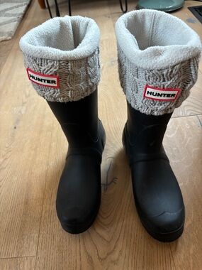 Hunter Black Matte Rubber Rain Boots with Grey Cable Knit Boot Socks